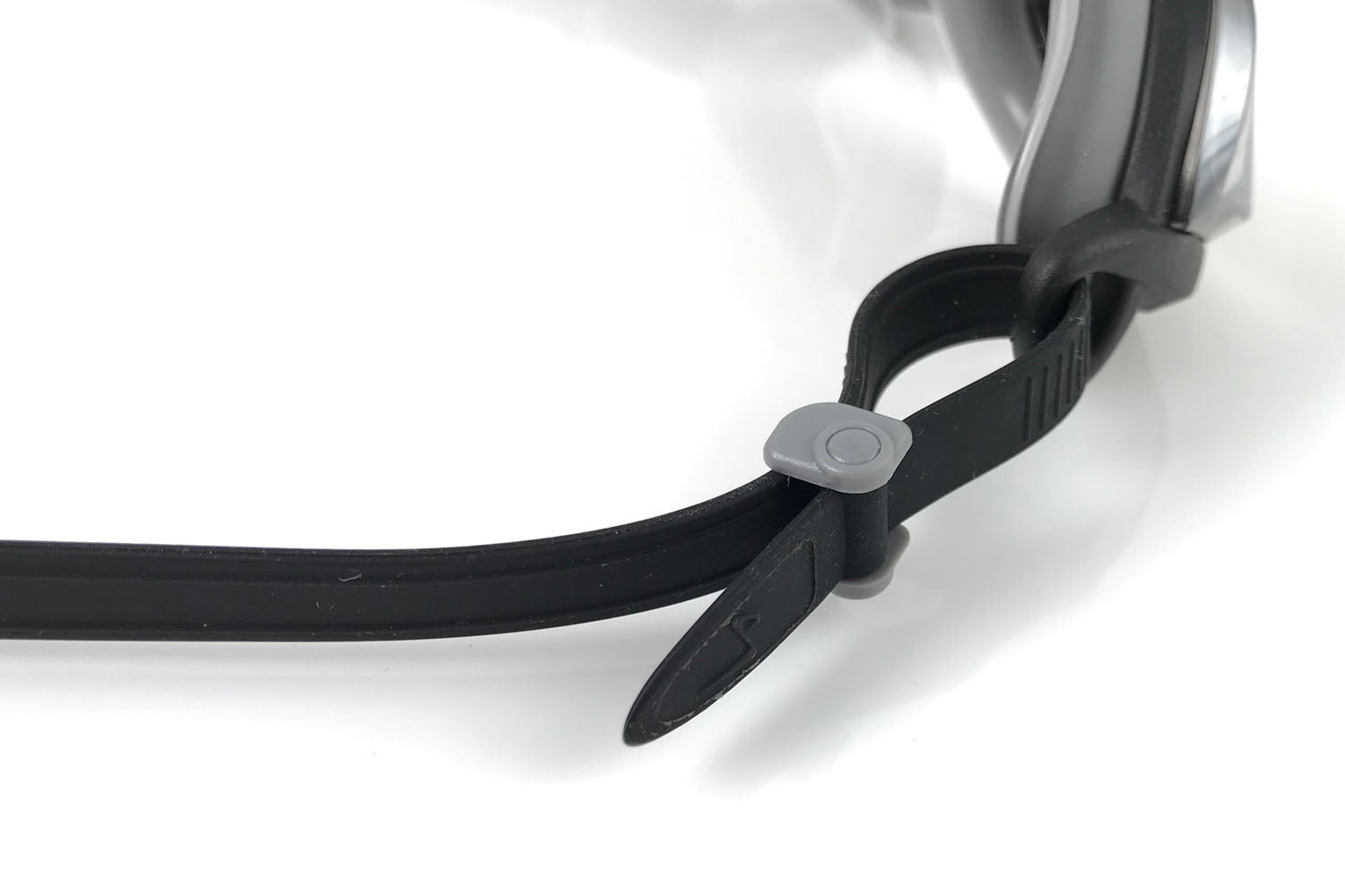 A grey fishtail rolling buckle on a black side strap for a pair of Snake & Pig goggles